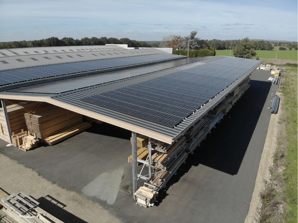 Hangar de stockage avec panneau photovoltaique