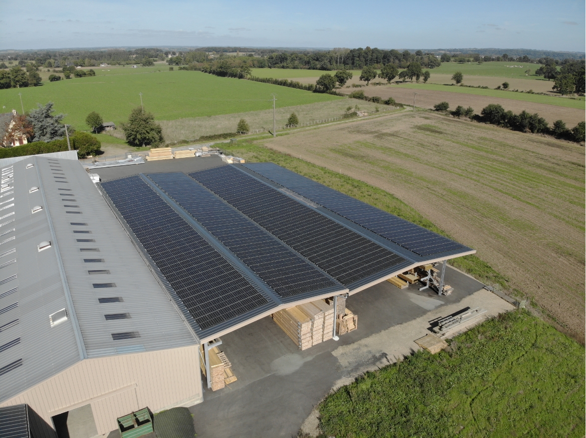 Hangar de stockage avec panneau photovoltaique